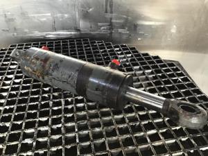 Liebherr Lenkzylinder